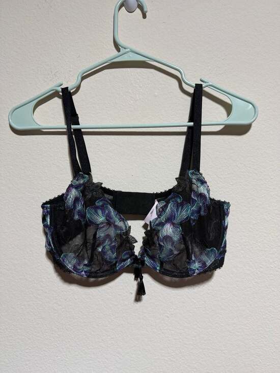 Victoria's Secret Other - Victoria's Secret Very Sexy Low Cut Demi Bra 34D